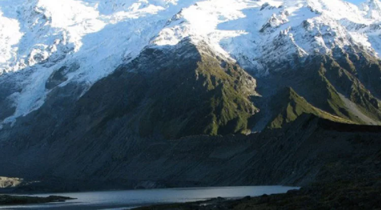 Rwenzori -Berge. Afrikas Reiseführer "Berge des Mondes".