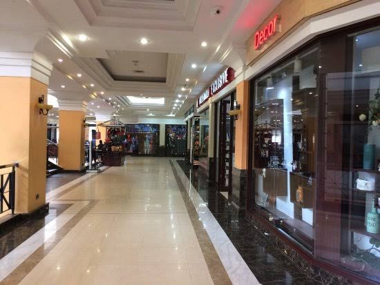 A lista completa de shopping centers em Uganda com detalhes