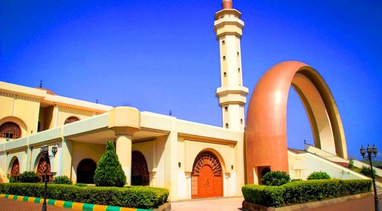 Die Gaddafi -Moschee - 272 Stufen für einen 360 -Grad -Blick auf die Stadt Kampala besteigen