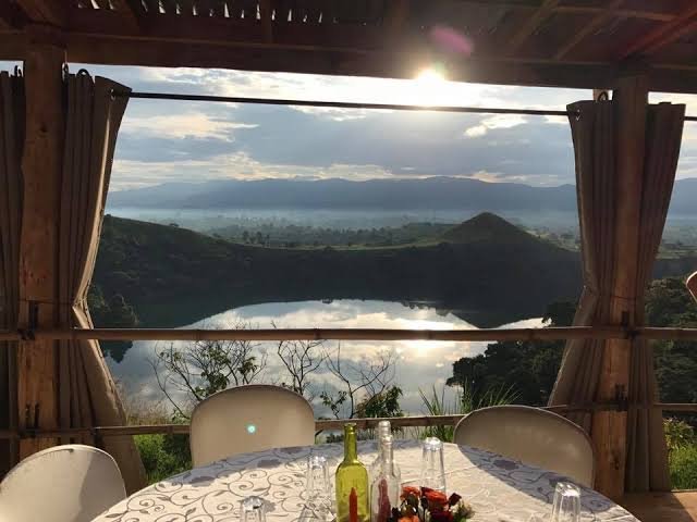 le coucher de soleil au kyaninga lodge