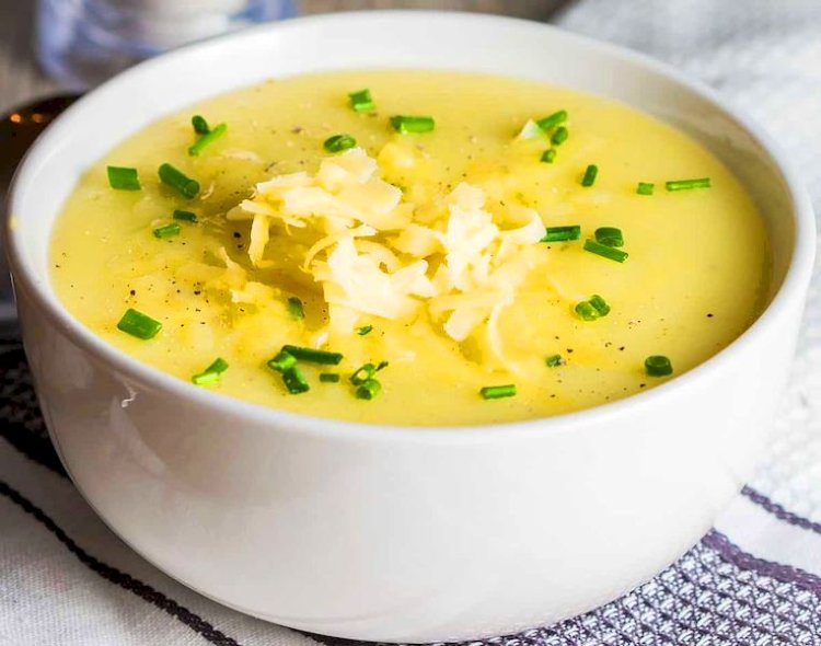 суп из лука-порея и картофеля в домике для приматов