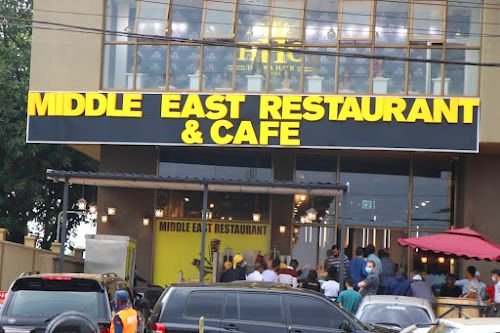 Restaurante y cafetería de Middle East: el rey de Shawarma de Uganda