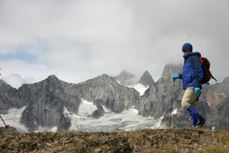 Was zu einer Wanderung bringen soll: Eine Liste von Wesentlichen für Wanderer in Uganda